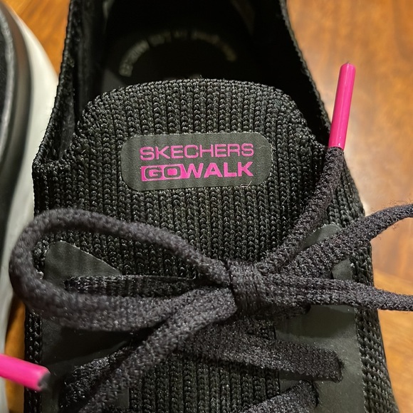 SKECHERS GOWALK HYPER BURST - MOON WALKING - LADIES' 7.5 - BLACK W PINK ACCENTS - Picture 4 of 16